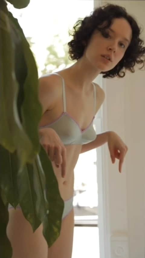 Araksのインスタグラム：「Get through the week wear ~ 100% organic cotton in the Antonia bralette and Isabella panty in rain #ColorByAraks #OrganicCotton #EthicallyMade」
