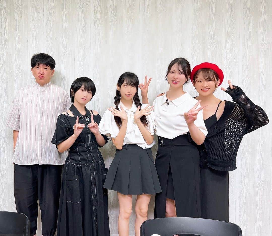野水伊織のインスタグラム：「【『エグゾプライマル』わちゃわちゃ生放送！ -REVENGE-】 ありがとうございました！  アメザリひらいさん 鈴木咲さん 新兵えすさん 村井理沙子ちゃん とフルパでプレイしました🦕  普段から遊んでるゲームだけど、ほんとにわいわいしてて楽しかった！ 脳筋シスターズ改め、ボムシスターズの咲さんとむっこのパワーたるや笑  勝てなかったのだけが心残りなので、またみんなでやりたいぞー！！  #エグゾプライマル #ゲーム #生放送 #生配信」