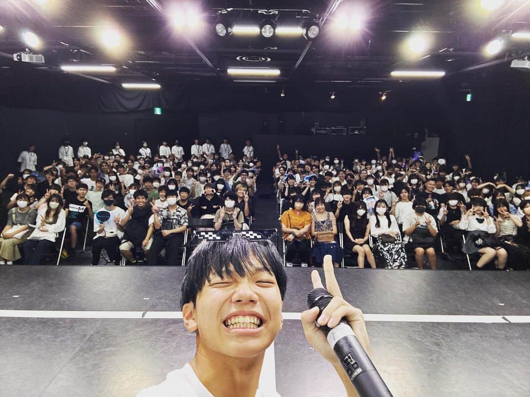 えるにーにょのインスタグラム：「2023.8.20 ”2年L組出席取りますえるにーにょオフ会”  本当にこの夏最高の思い出が作れた！！来てくれた人たちありがとう😭 第2回絶対やるから来れなかった人は絶対来いよ！！！  絶対100万人まで連れてってやるから着いてこい👊  おつにーにょ🕶」