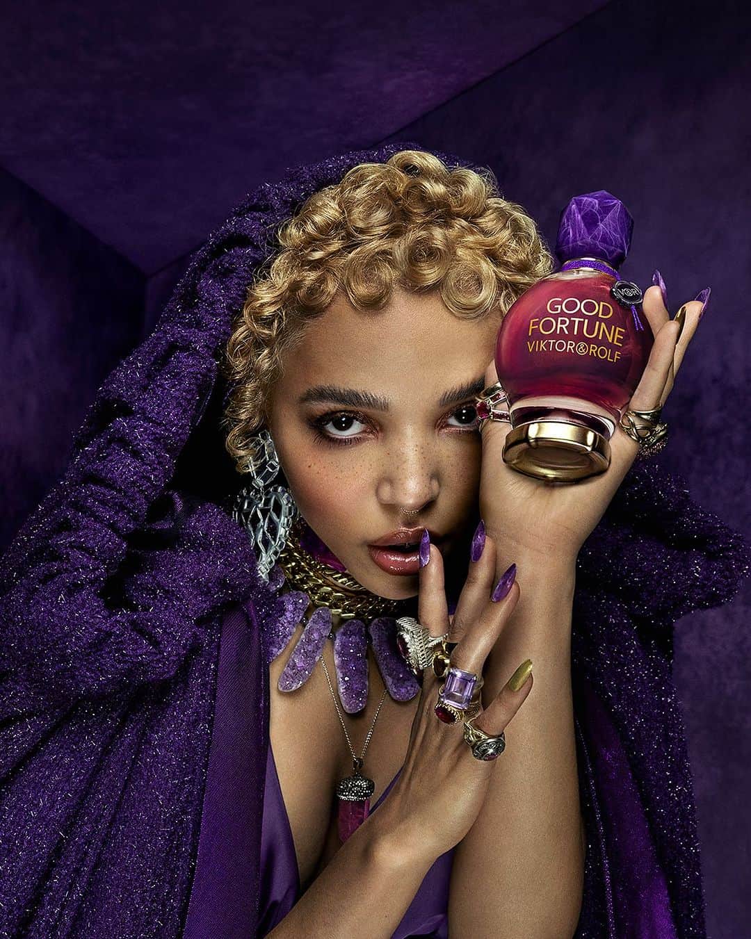 FKAツイッグスのインスタグラム：「I'm excited to share the new @viktorandrolf_fragrances Good Fortune Elixir Intense campaign shot by @inezandvinoodh. A fragrance that empowers you to create your own destiny  Creative Direction @viktorandrolf  #GoodFortune #ad」