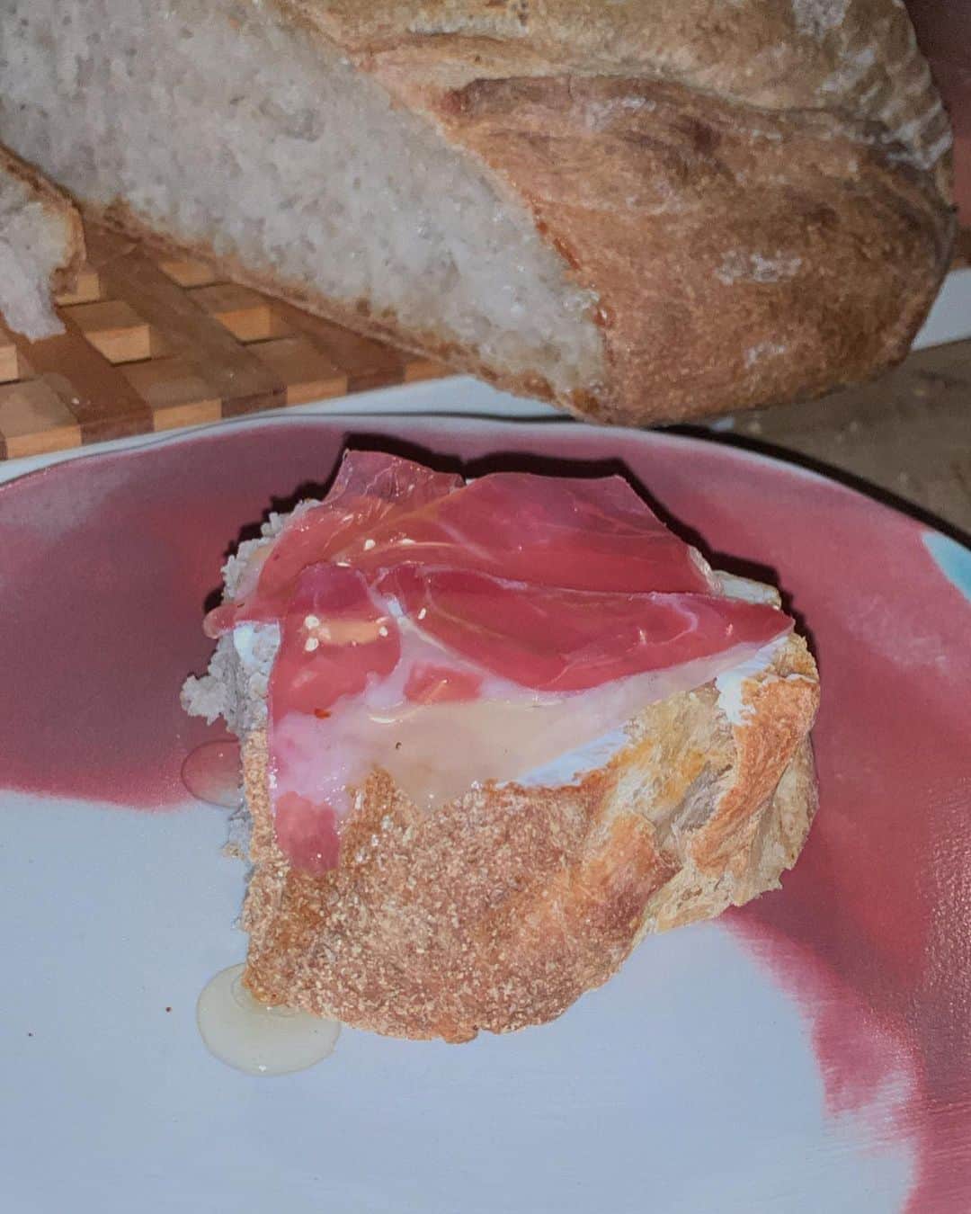 TOKOのインスタグラム：「お母さんはパン作っちゃうし 妹はニョッキ作っちゃう 夏休み」