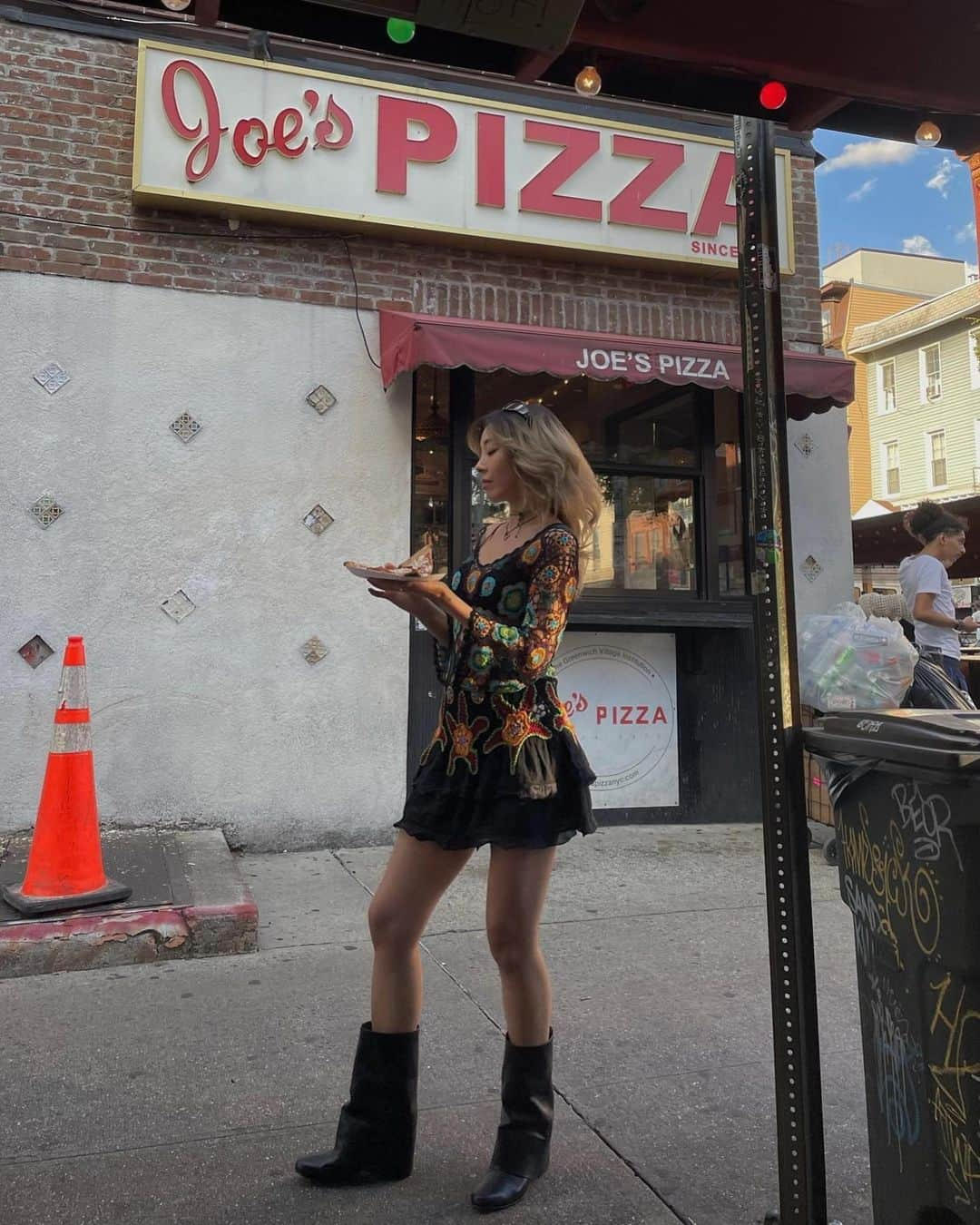 アシュリさんのインスタグラム写真 - (アシュリInstagram)「Was saving this fun thrifted top for the beach but ended up wearing it on my night out, only to change into this amazing @uniform.person corset top 😛」8月22日 0時51分 - ashleybchoi