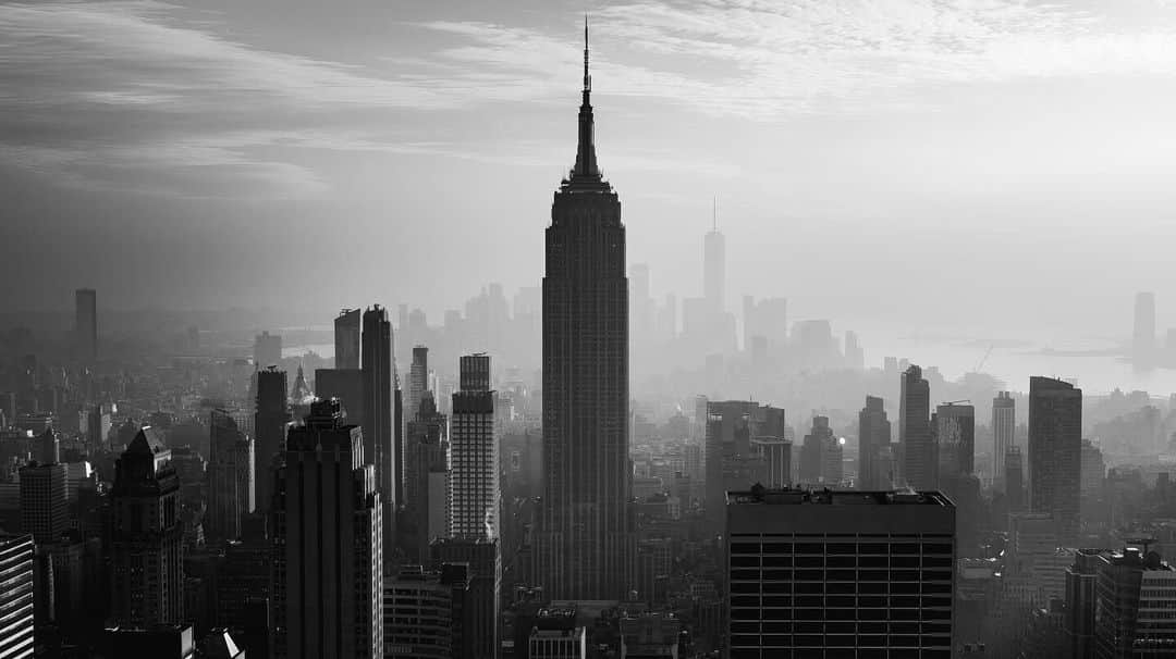 Empire State Buildingのインスタグラム：「Who should use this as an album cover?   📷: @beholdingeye」