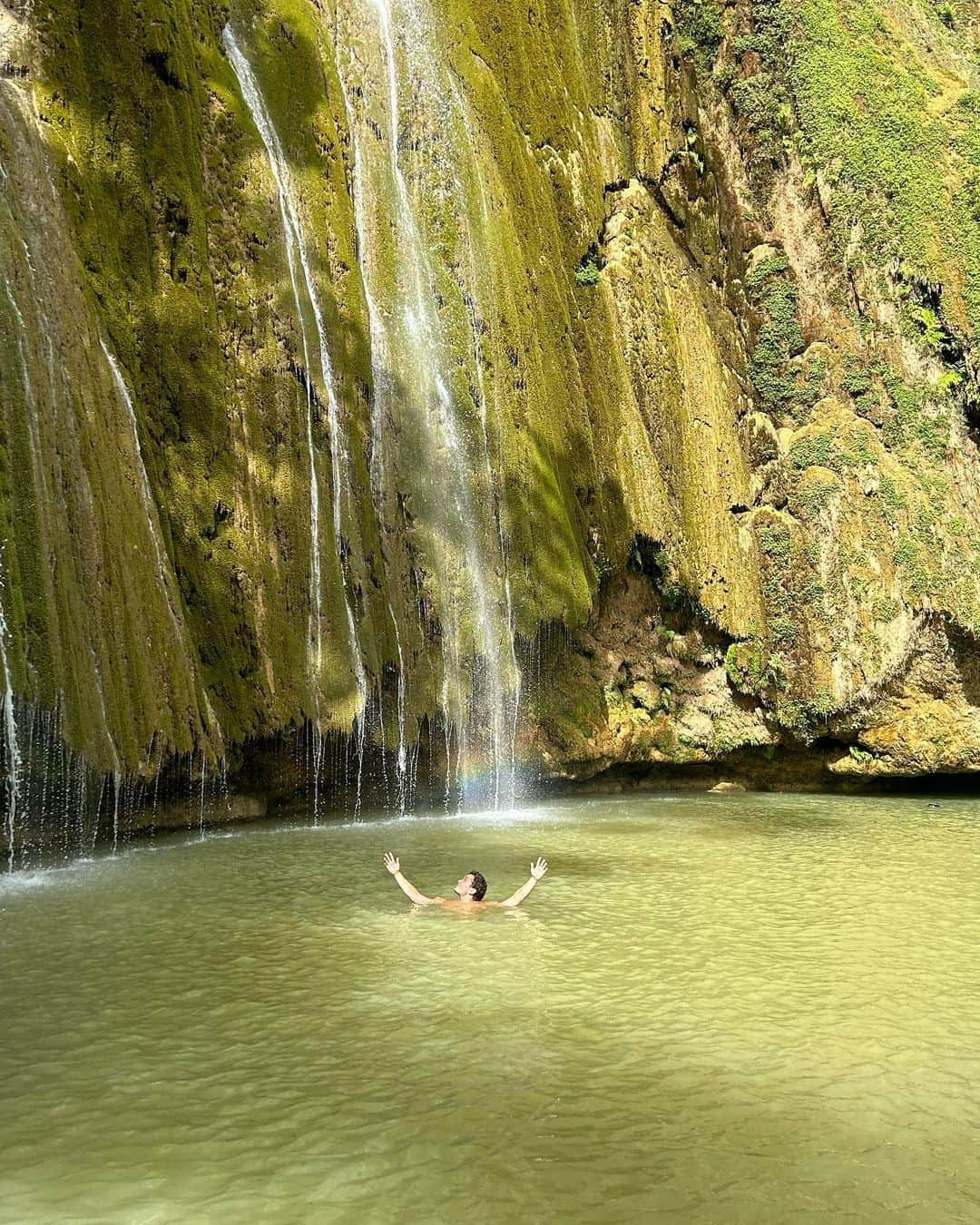 ラファティ・ロウさんのインスタグラム写真 - (ラファティ・ロウInstagram)「She’s a waterfall」8月22日 0時55分 - rafflaw