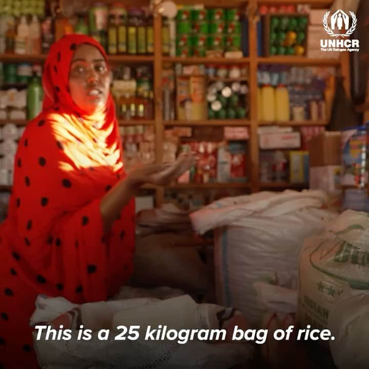 カテリーナ・グレアムのインスタグラム：「Refugees are often the hardest hit by hunger. Rising food prices mean displaced families often don’t have enough to eat.  Please help support the work of UNHCR (@Refugees) by donating through the link in my bio to ensure they are kept safe from the spiraling food crisis.」