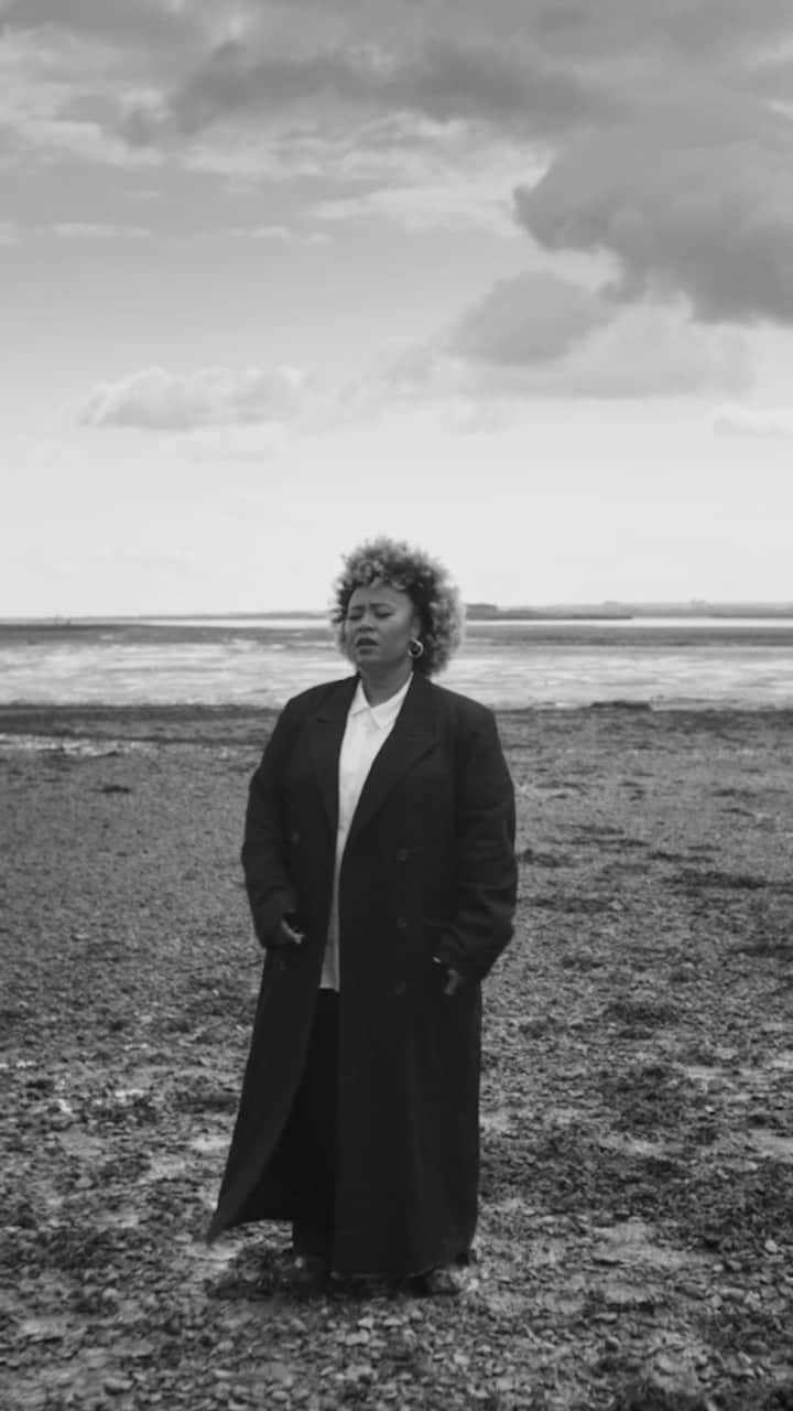 Emeli Sandéのインスタグラム：「My brand new single “There For You” is out this Wednesday along with a brand new video, and I cannot wait for you all to hear it! 🥰 Here’s a sneak peek…」