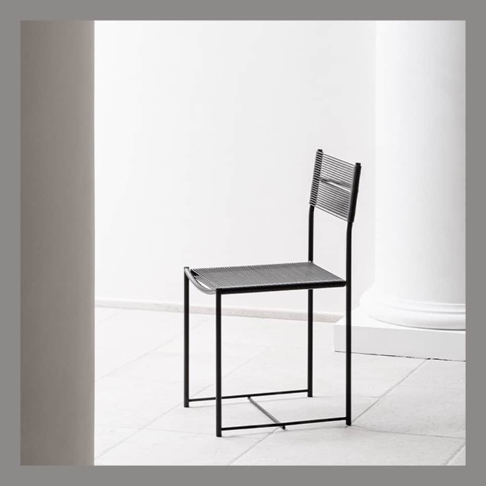 Cassina ixc. (カッシーナ・イクスシー) のインスタグラム：「Alias（アリアス）の代表的アイテムとなった＜SPAGHETTI（スパゲッティ）＞チェア。その名が表わすように、背と座はスパゲッティのようなPVC製のコードで一筆書きのように巻かれており、その画期的なデザインからニューヨーク近代美術館のパーマネントコレクションにも選ばれました。 . #cassinaixc #alias #design #interior #interiorinspiration #chair #カッシーナイクスシー #アリアス #デザイン #チェア #家具 #家具コーディネート #インテリア #インテリアコーディネート #インテリアショップ」