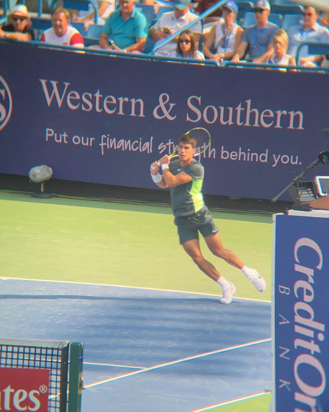 渋佐和佳奈さんのインスタグラム写真 - (渋佐和佳奈Instagram)「【#テニス #westernandsouthernopen 観戦in Cincinnati🎾②】  男女とも世界トッププレイヤーが集まる#westernandsouthernopen 🎾！  2日間にわたり、 男女準々決勝と準決勝を観に行ってきました！  試合を観られた選手は、 アルカラス にジョコビッチ、フルカチュ、フリッツ、シフィオンテク にガウフ、ジャバーやサバレンカ、ムチョバなど…豪華な顔ぶれ！！ 練習コートではデミノー の姿も見られました！ 大充実の初シンシナティでした🎾💛 (太陽いっぱい浴びて、日焼けもしっかり🌞笑)  決勝はスケジュールの都合で現地では観られませんでしたが、 女子は地元・アメリカのガウフが優勝🏆 男子はジョコビッチが3時間49分の死闘の末、アルカラスに勝利！凄まじい試合でしたね…！！！  来週から始まる全米オープンが更に楽しみになりました🥰 現地に行かれる方いらっしゃいますか？🗽  #tennis #cincytennis #cincytennis2023 #masters1000 #スポーツ観戦 #スポーツ好きな人と繋がりたい  #アメリカ #アメリカ在住 #アメリカ暮らし #シカゴ在住  #tennis #sports #スポーツ　#atp #grandslam  #usa🇺🇸 #Chicago #chicagogram  #アナウンサー  #リポーター #シカゴ在住アナウンサー #announcer #reporter #wakanashibusa」8月22日 1時32分 - shibusa_wakana