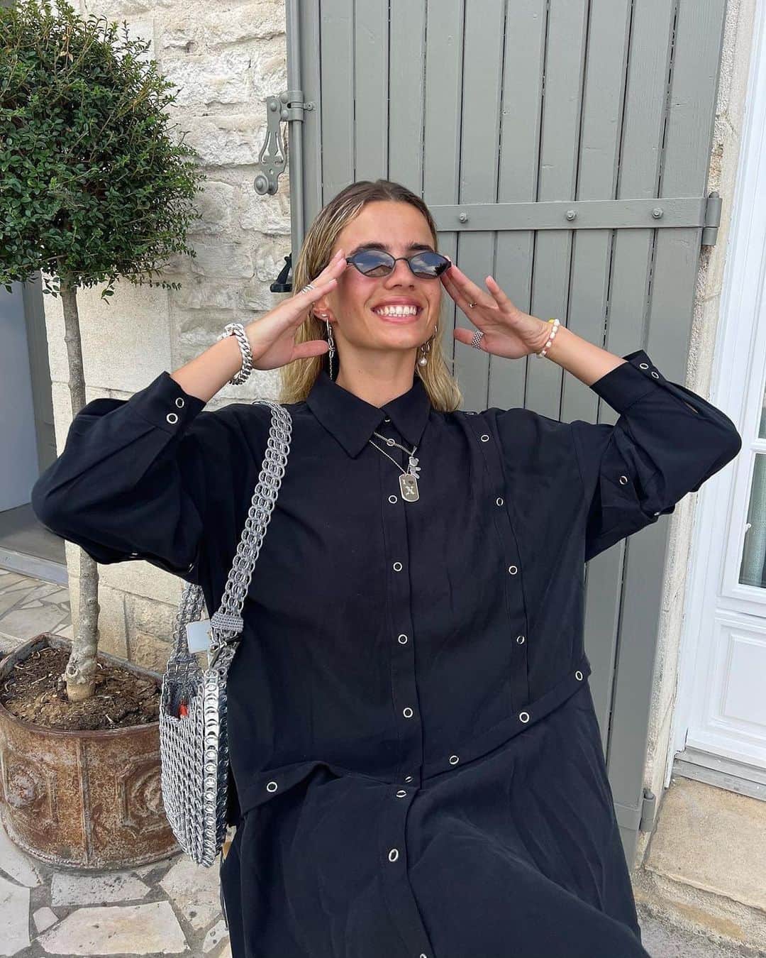 トップショップのインスタグラム：「End of summer staple.   @torivanbreugal wears the popper shirt dress [124903443]」