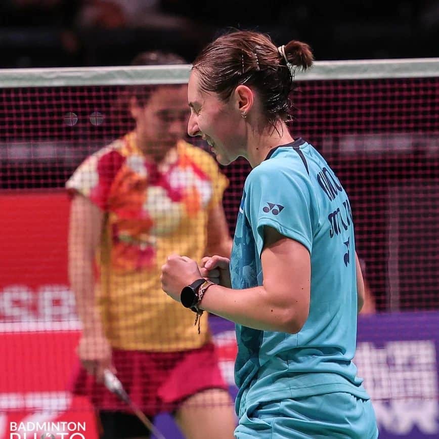 カースティ・ギルモアのインスタグラム：「Feeling cute in my new baby blue 💙 🤭 Had a lot to contend with in the hall today. Tricky opponent and tricky conditions. But we made it through on the winning side. Onwards to tomorrow ✌🏼⚡️  @yonex_badminton @yonex_uk  📷 @badmintonphoto_official」