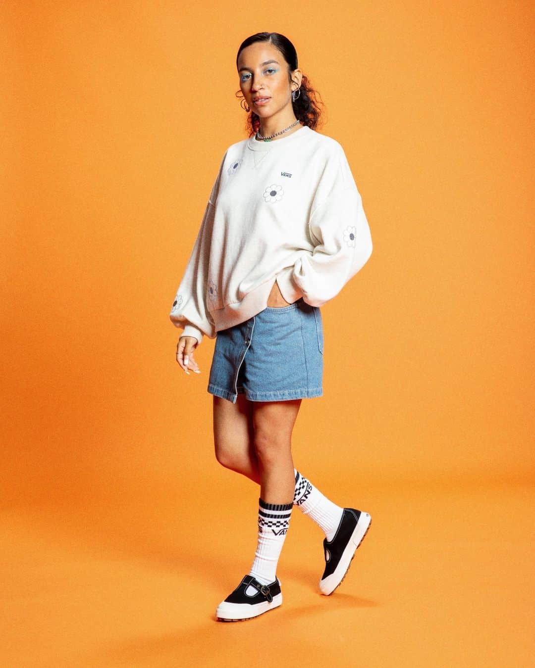 vans girlsのインスタグラム：「An updated take on the classic Mary Jane. The Style 93 is available at the link in bio.」