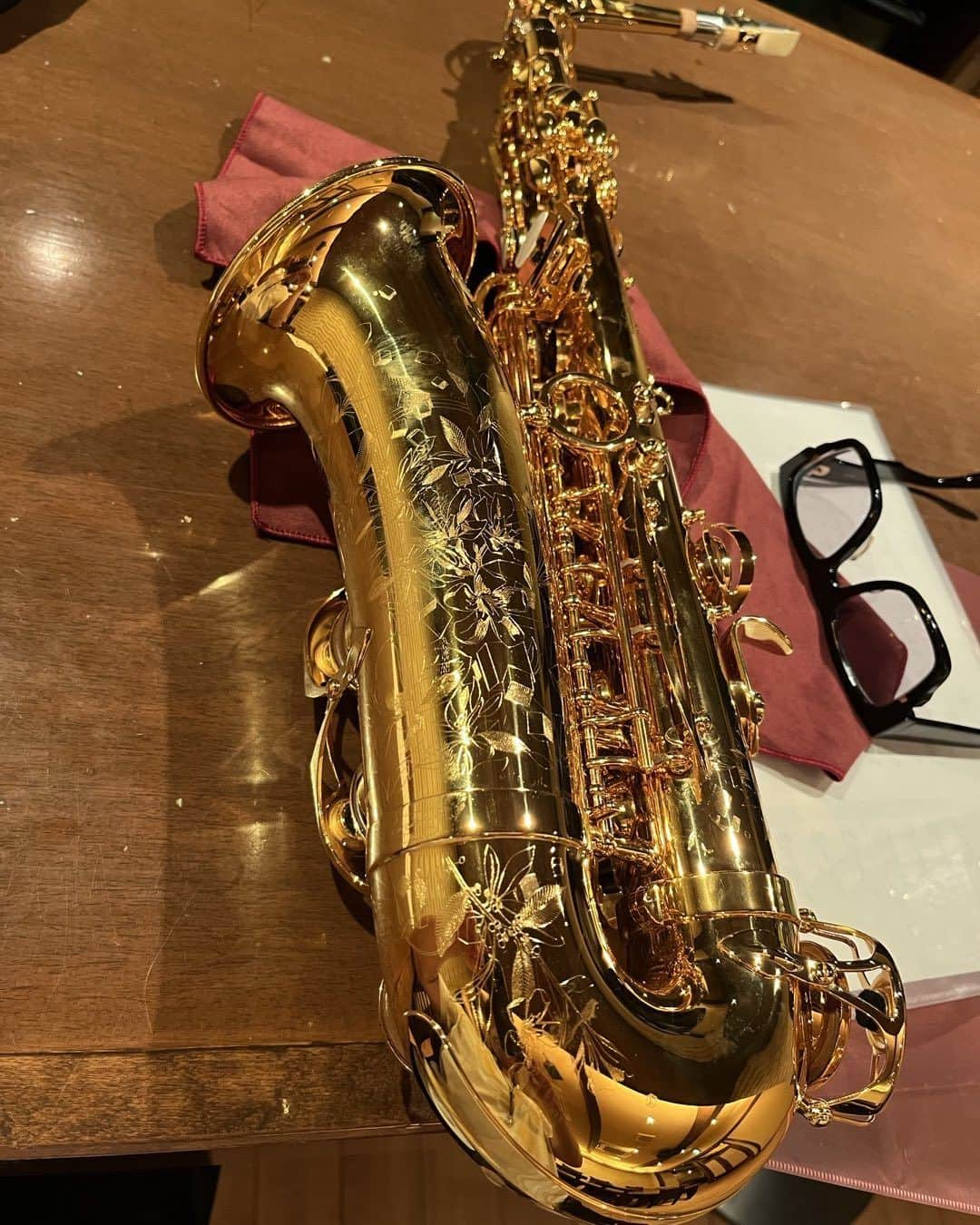 勝田一樹のインスタグラム：「selmer supreme gold plated  ヴィンテージじゃない 新品の楽器は久しぶり🎷  #selmer #selmersupreme #selmersupremesaxophone  #セルマー #シュプレーム #セルマーシュプレーム #kazukikatsuta #勝田一樹」