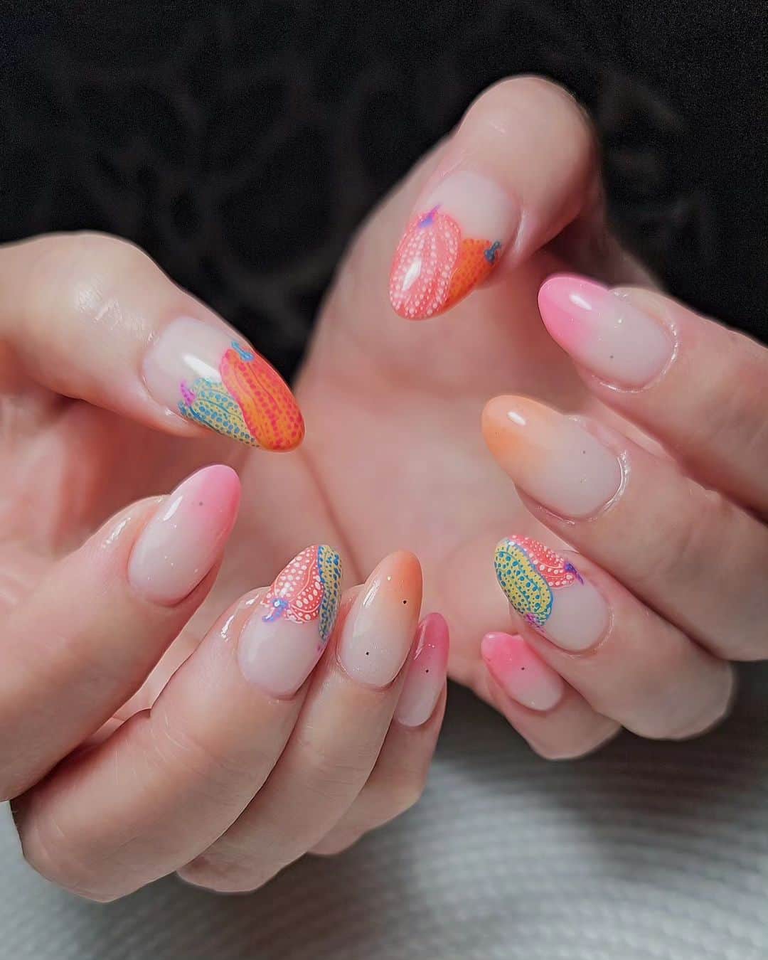 Yingさんのインスタグラム写真 - (YingInstagram)「LV x Yayoi Kusama  Filler ombre nails are done with @emena_nail.official Gradation Palette and topped with PREMDOLL MUSE GB962.  Base colour: Didier Fiber Base Milky Pink  Art: Ruyigel #127, PREGEL MUSE M1062/M1063, PREGEL Art Liner Gels  Shop: www.nailwonderland.com @nailwonderlandsg」8月22日 2時08分 - nailartexpress