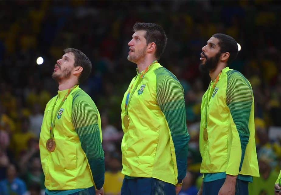 ブルーノ・レゼンデのインスタグラム：「7 anos desse momento inesquecível nas nossas vidas. Queria morar nesse dia! Campeões Olímpicos no Rio de Janeiro  🥇😍🙌🇧🇷」