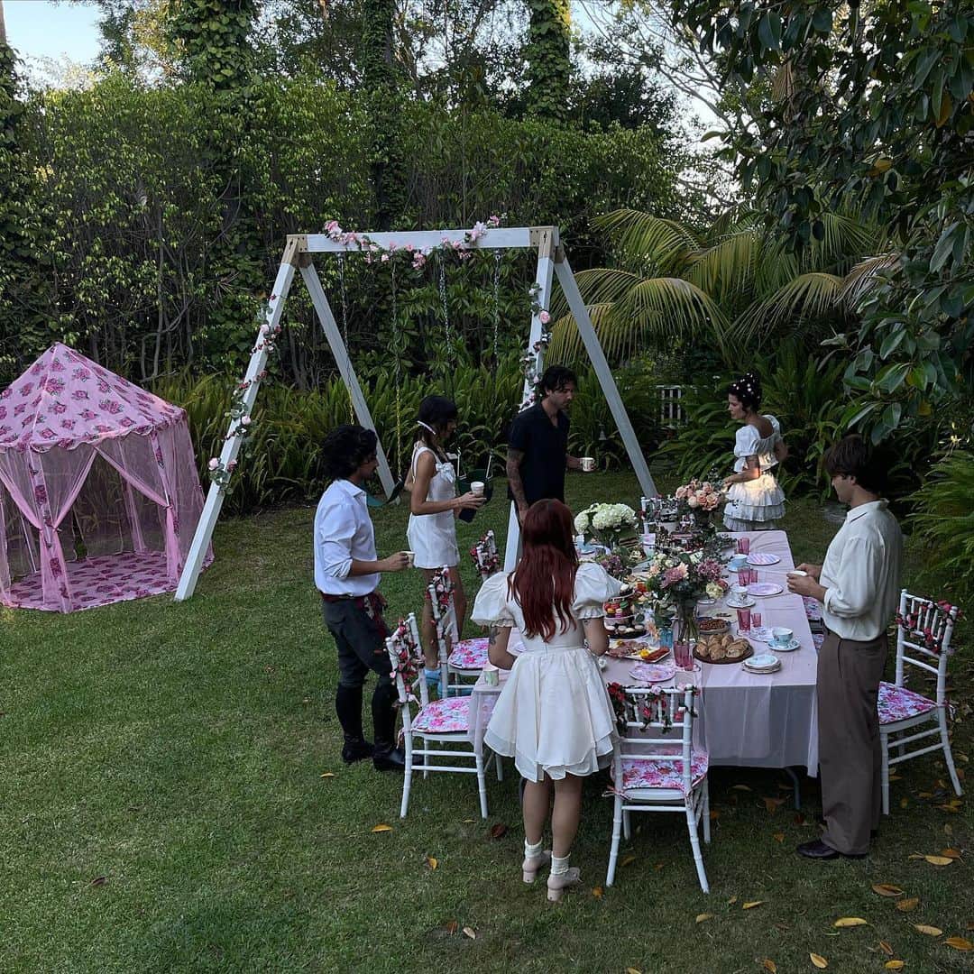 Halseyのインスタグラム：「month late posting this thir-tea first birthday soirée for @mariaamargarita and @___sadgrl 🎀 cute !!!!!」