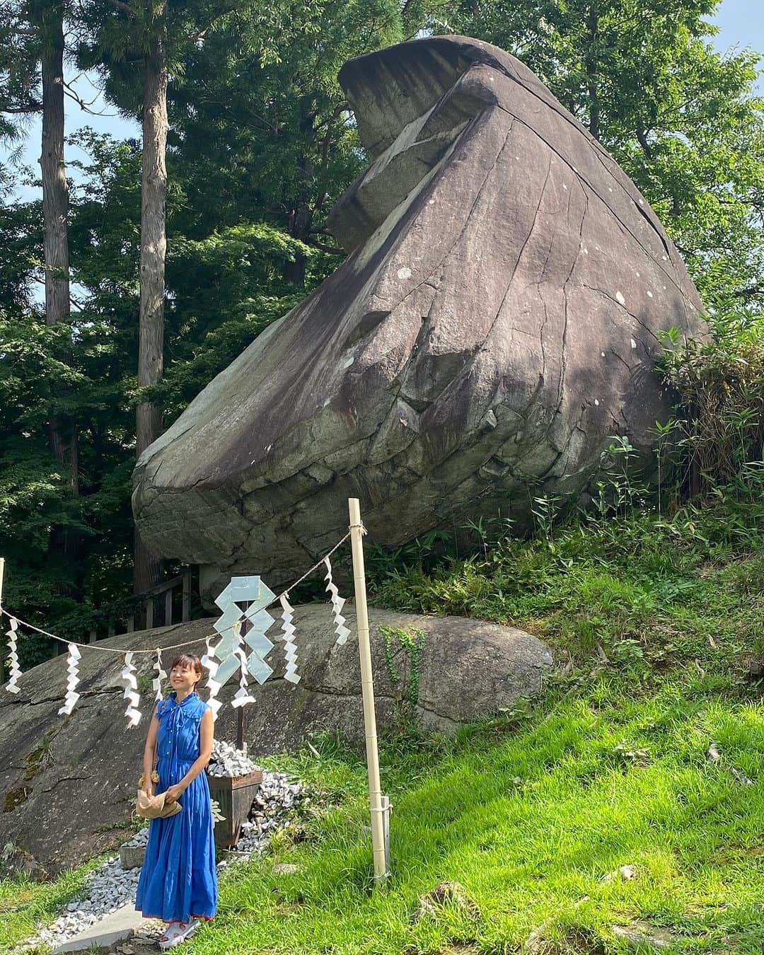 青山有紀さんのインスタグラム写真 - (青山有紀Instagram)「岩手の烏帽子岩🪨大きい〜🪨」8月22日 13時46分 - yukiaoya