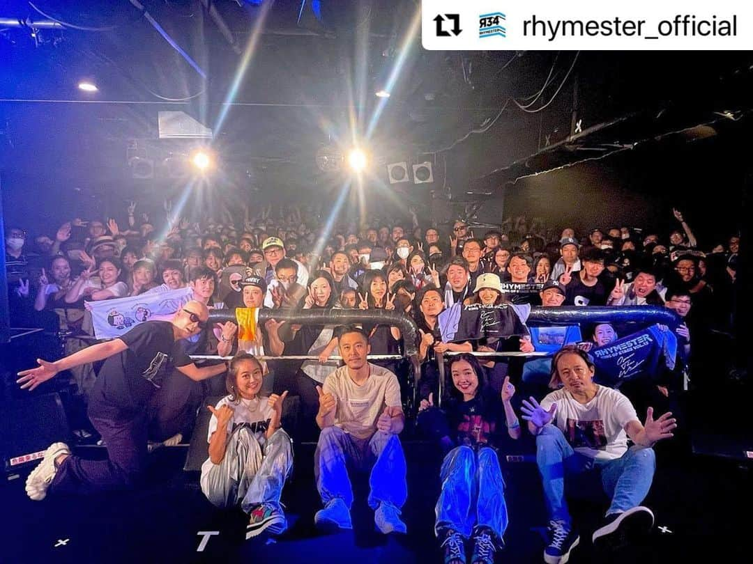 hy4_4yhさんのインスタグラム写真 - (hy4_4yhInstagram)「#感謝foryou   RHYMESTER KING OF STAGE Vol.15 in 新潟 GOLDEN PIGS RED STAGE  参加させて頂きました‼️🙇‍♀️🙇‍♀️ 久しぶりの新潟！ とても暖かく迎えて下さって ありがとうございました🙇‍♀️🙇‍♀️✨  次は9月16日(土) 沖縄公演、参加させていただきます！！ よろしくお願い致します👭🌺🙏  #RHYMESTER #hy4_4yh  #Repost @rhymester_official  ・・・ King of Stage Vol.15  at LIVE HALL GOLDEN PIGS NIIGATA  on 0820.2023 Guest: @hy4_4yh  バンドの熱量とオーディエンスの熱量がフィジカルにぶつかり合うド迫力、超熱気、酸欠、ライブハウス！　 合唱がどんどん増えてきて、「この声が〜　枯れ果てる前に君に届け♩」って私もやっていました。 掛け値なしに最高のライブでしたね。 新潟にお越しくださいました皆様ありがとうございました。 会場に出待ちができるようなスペースがございませんでしたので、ステージ上から失礼して皆様とパシャっ！  @mistadrunk @__dj_jin__ @yukarin_hy4_4yh @chanpuutei_yuminosuke  #UTAMARU #MUMMYD #DJJIN #RHYMESTER #hy4_4yh #興醒めでもMC中はあらゆる扉を開いて換気を促さざるえない」8月22日 12時21分 - hy4_4yh