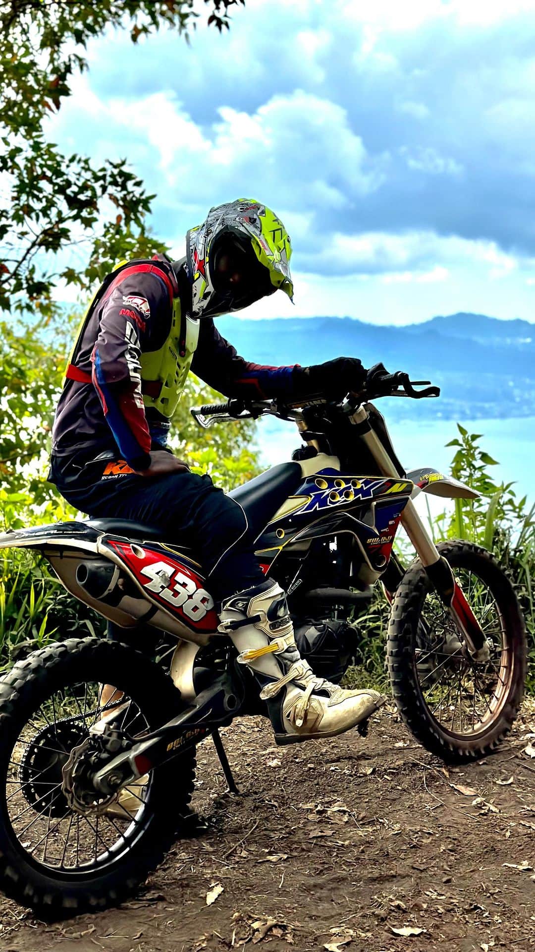 エルイェロ・エリアのインスタグラム：「Dirt Bike is life ❤️🤲🏾💯」