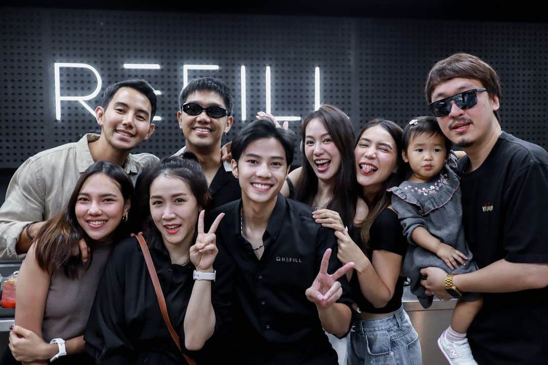 のインスタグラム：「always here for you! 🎉🤍 so proud of you naa ☕️ Refill Coffee Grand Opening  แล้วนะคับบ ใครมาขอนแก่นเรียนเชิญค่าาา 🙋🏻‍♀️🎉✨」