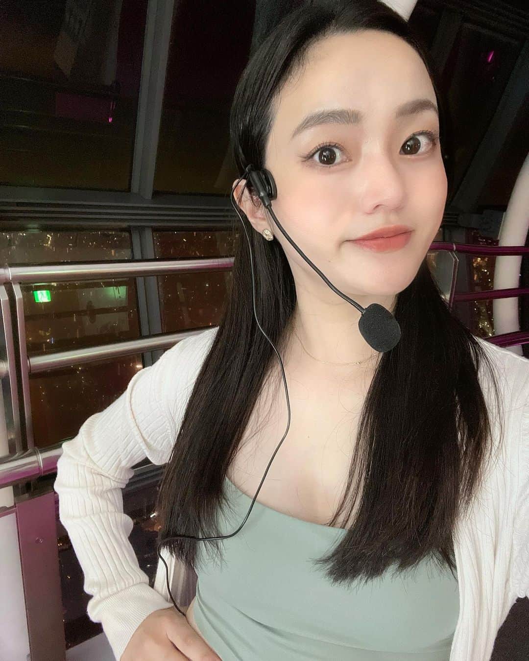 市川あまみのインスタグラム：「【21日はスカイツリーヨガ🧘‍♀️】 今月もメインインストラクターさせて頂きました🥰 . 昨日はクーラーをつけていると冷える身体を解消&リラックスヨガを行ったよ❤️ . 私は普段レッスンメニュー考えなくて、その場の雰囲気を見ながらレッスンするんだけど、やっぱりレッスンするって楽しいね🫶🫶 . スカイツリーさん、ヨガ連盟さんありがとうございます🥰🥰 , #yoga#夜ヨガ#スカイツリー#tokyo #yoga_bijo   PS.どなたか育児していたい気持ちと仕事にバリバリ復帰したい気持ちが葛藤するこの感情に名前つけてください😂😂☜」