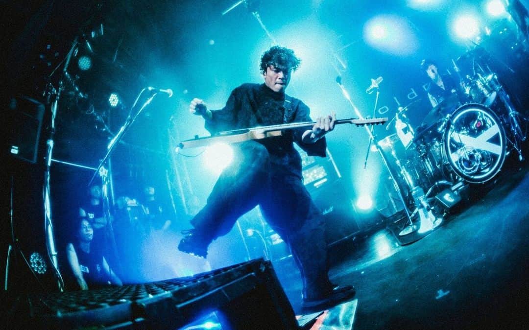 Sugiのインスタグラム：「“RE:ADMISSION” LIVE HOUSE TOUR 2023 at 甲府 CONVICTION @crossfaithjapan とのえぐい2日間！甲府は今までで1番しんどかった笑　ライブハウスってこれだよね！最高！ Photos by @yamada_mphoto」