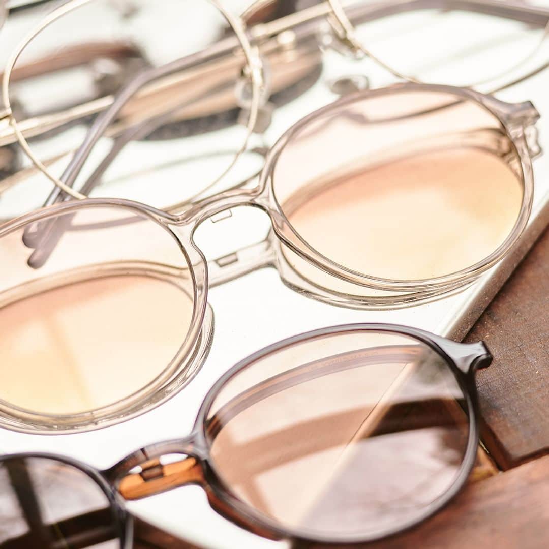 JINS PHILIPPINESのインスタグラム：「Customize your JINS Switch frames with a range of clip-on lens plates starting at just 2,000php. Different lens shades to choose from.   #JINS #JINSSWITCH #glasses #eyewear #fashionableglasses #stylishglasses #cliponglasses #lensplate」
