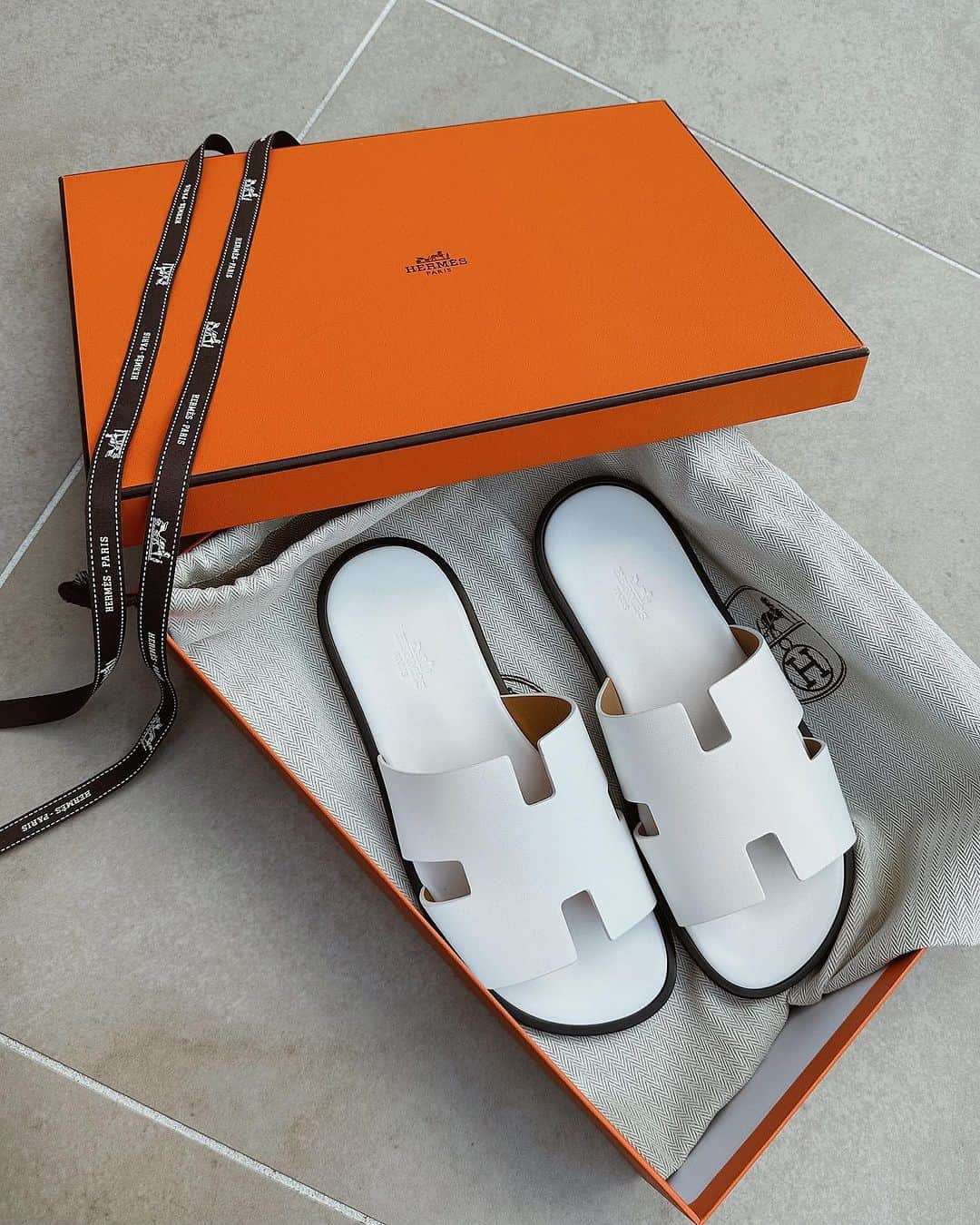 ソンイさんのインスタグラム写真 - (ソンイInstagram)「My first shoes...？🍊  きゃわわわな靴を作ってみた🥹🍊 初めて歩くのはいつになるかな👶🏻  そして最近のHERMES購入品🍊🧡  #HERMES #ベビーフルーツ #🍊 #ファーストシューズ」8月22日 13時06分 - sunwei1013