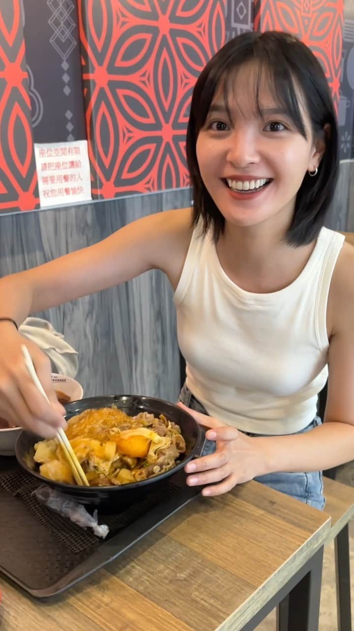 吳子霏（Ellen Wu）のインスタグラム：「不管是什麼節日 平安健康能吃就是幸福 祝大家七夕情人節快樂」