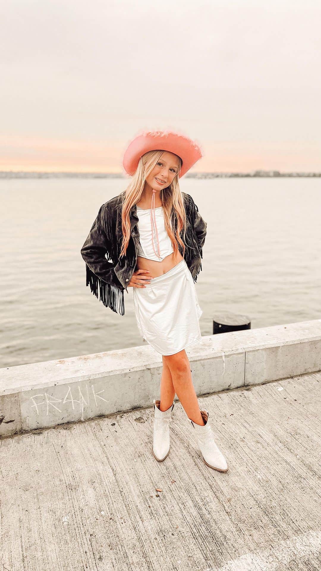 ケリー・マレーのインスタグラム：「12 going on 22!  Happy birthday to my beautiful, kind-hearted, creative Rylee girl! 🌟」