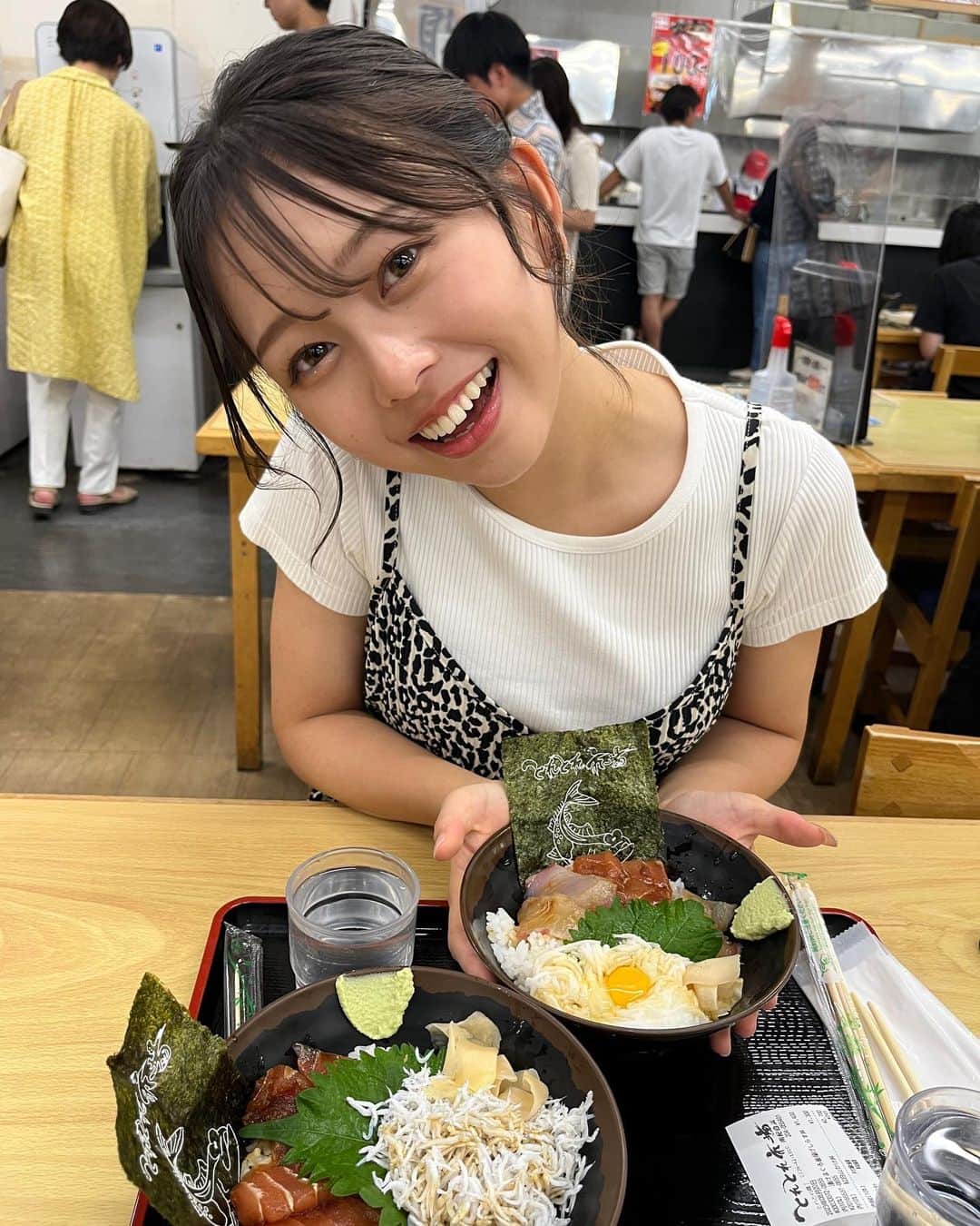 大平萌笑さんのインスタグラム写真 - (大平萌笑Instagram)「🌅𓆡⋆⋆  和歌山白浜に行ってきたよ♡ お昼はとれとれ市場で海鮮丼を食べて、夕焼けは千畳敷で✨️ 海辺だから涼しくて心地よかったあ。 自然のパワーいっぱい貰った🌱𓂃 𓈒𓏸  #和歌山 #白浜 #千畳敷 #夕日 #海」8月22日 18時00分 - ohiramoe