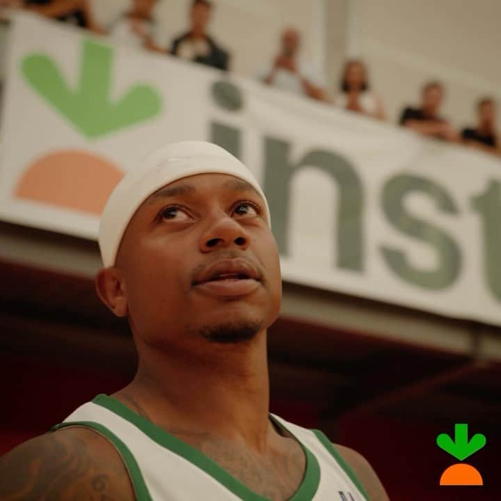 アイザイア・トーマスのインスタグラム：「Isaiah Thomas has a different type of an aura in the Northwest 🐐 He pulled up to Vancouver, BC last minute and put on a show for the fans. Still a bucket. Still moving well. His passion for the game is special.」