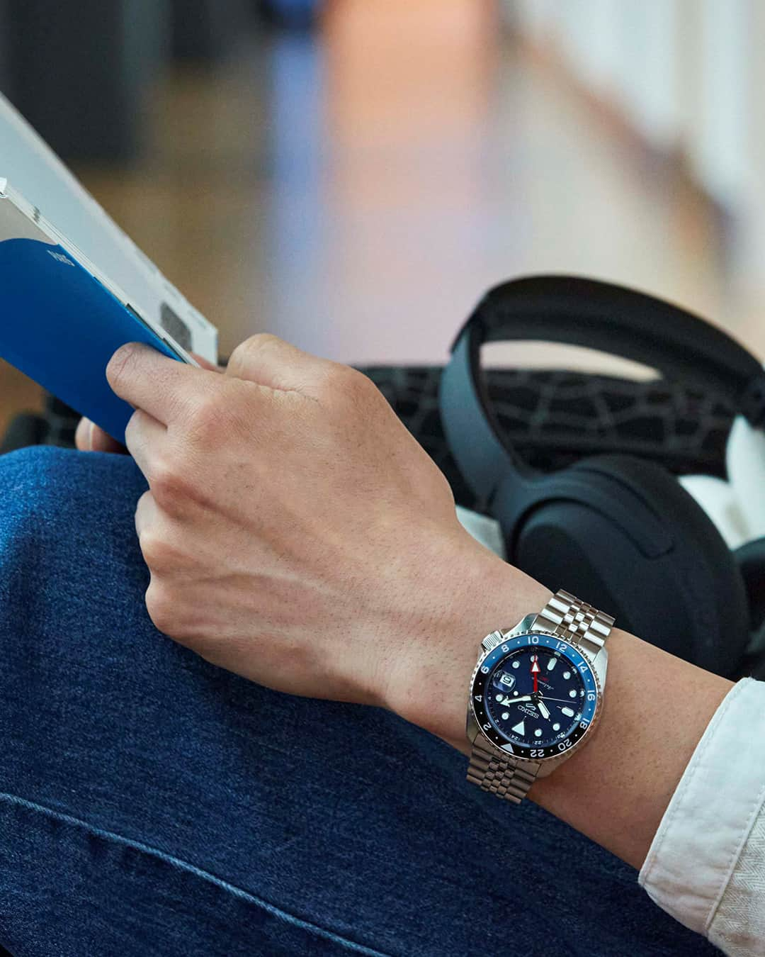 Seiko Watchesさんのインスタグラム写真 - (Seiko WatchesInstagram)「Your best travel companion 🗺️  Take your Seiko 5 Sports SKX Sports Style GMT Series #SSK003 on your next road trip and have the convenience of a GMT function at your fingertips.   #Seiko #Seiko5Sports #GMT」8月22日 5時01分 - seikowatchusa