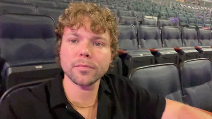 アシュトン・アーウィンのインスタグラム：「@ Madison Square Garden!!!!! I can’t believe my eyes!!!!! THANK YOU!  @5sos」