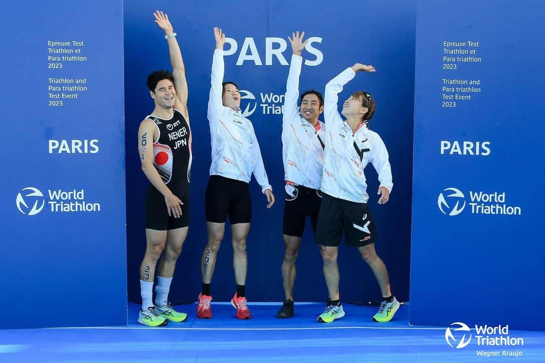 高橋侑子のインスタグラム：「#TeamJapan 🇯🇵 Mixed relay at the Paris Test Event turned to Duathlon. It wasn’t the result we wanted, but we gave it everything. Thank you Paris, it was a great opportunity to race here 🫶🇫🇷 Keep working and we will be back! 📷 @worldtriathlon @wags.photo @tzaferes @janosmschmidt   パリオリンピックテストイベントで行われたミックスリレーは水質の影響によりデュアスロンにて行われました。16位でフィニッシュし、結果としてはまだまだですが、みんなが力を出し切り、これからに繋がるレースになりました。来年に向けても良いイメージが作れたので、シーズン後半戦も頑張ります🔥 次は2週間後に行われるスペインでのワールドカップに出場します。 #トライアスロン #チームジャパン」