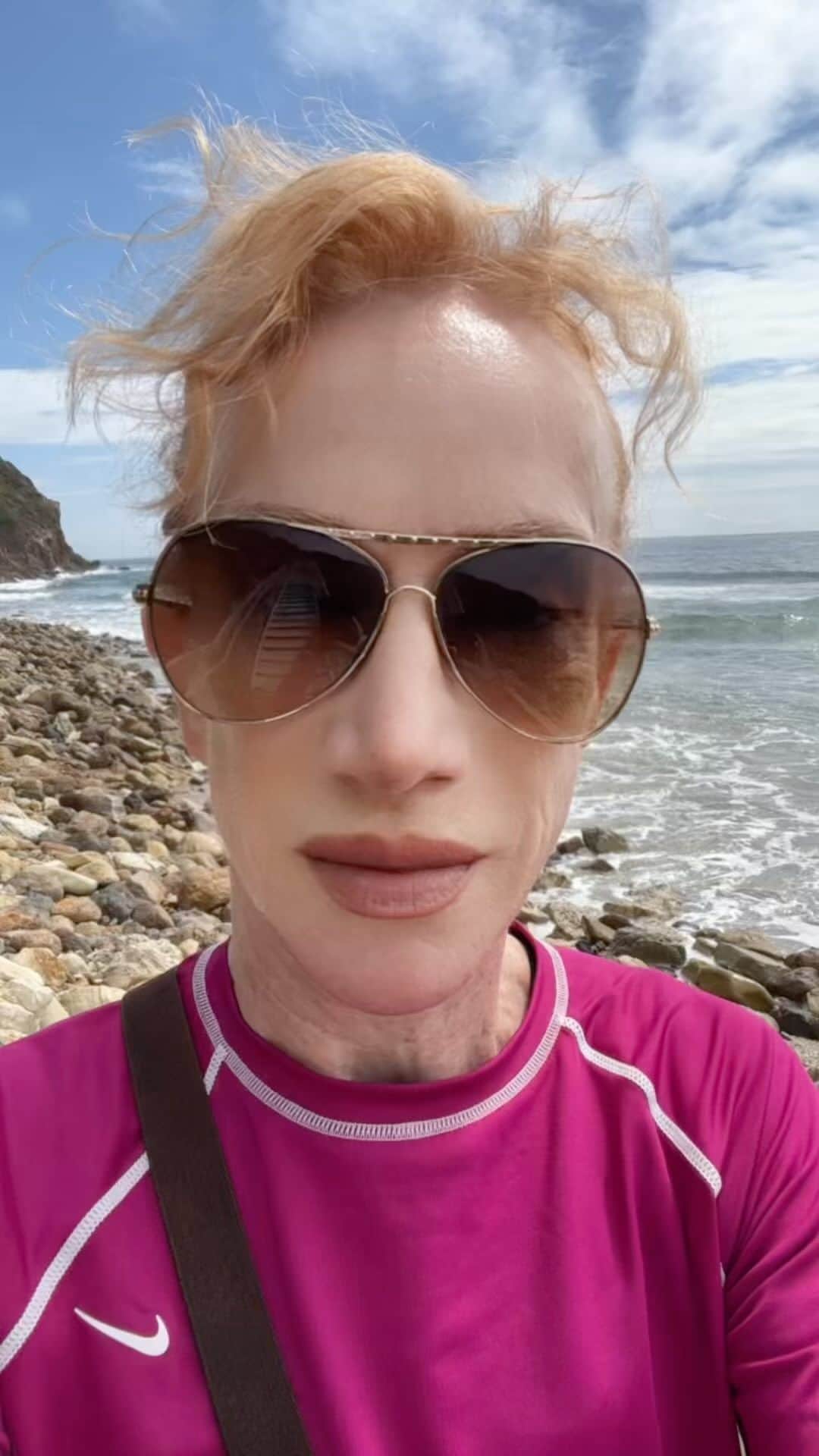 キャシー・グリフィンのインスタグラム：「Werkin all day and night  #funny #comedy #fitness #kathygriffin #kathygriffinnotcancelled #cancer #cancersurvivor #lungcancer」