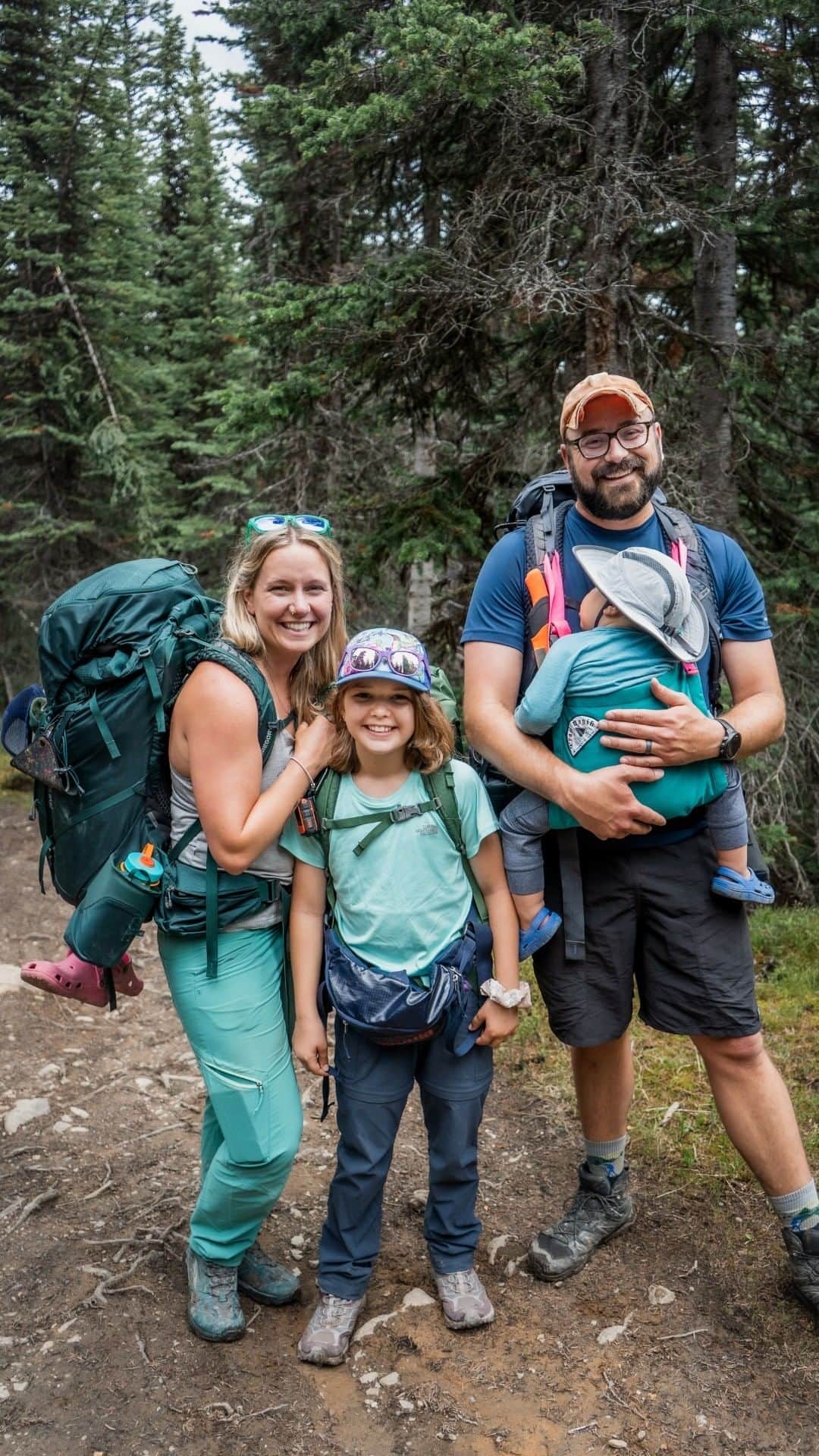 グレゴリーのインスタグラム：「Outfit your whole family with Gregory.   Here is what Gregory Ambassador @thebackpackingmom recommends for your next family backpacking trip:   🐛 Kids: Gregory Icarus 40 🌻 Mom: Deva 70 🌲 Teen: Wander 70 🏕️ Dad: Baltoro 75  If you have any questions about outfitting your family, drop them in the comments below. To shop these packs, click the link in our bio.」