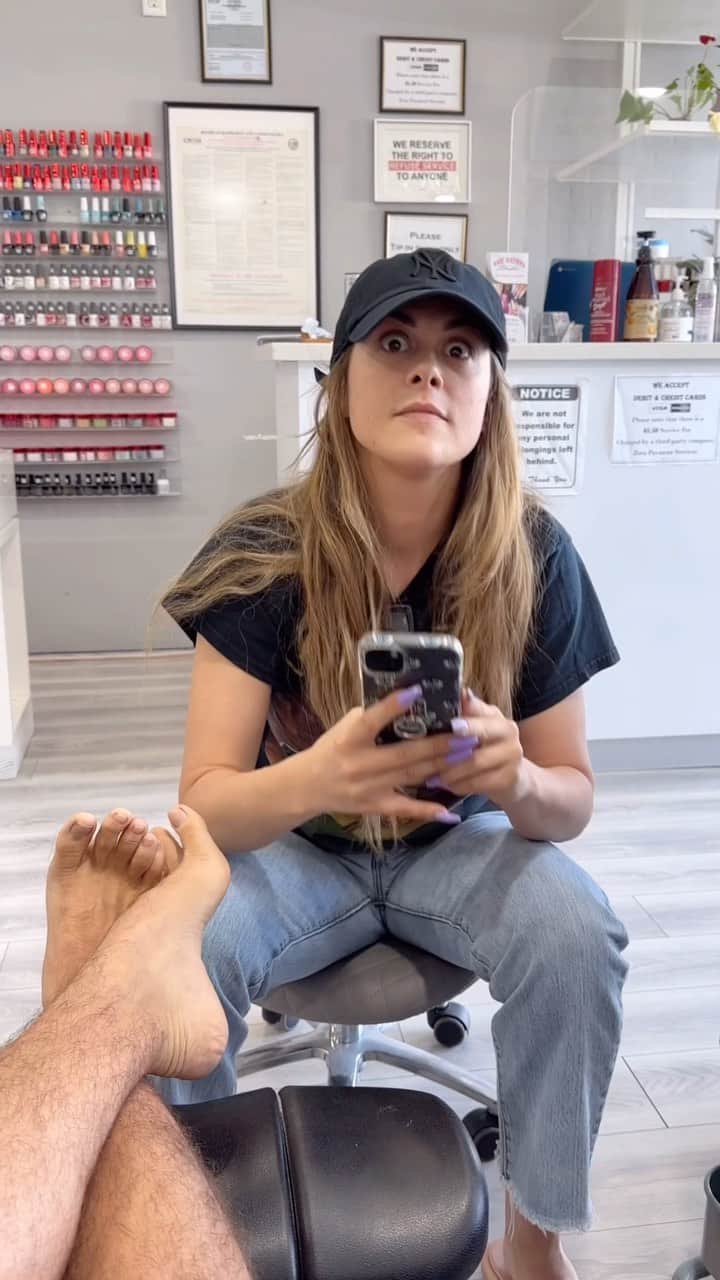 リンゼイ・ショウのインスタグラム：「Boys’ First Mani/Pedi 💅🏼🥹 Full Video on Patreon!」
