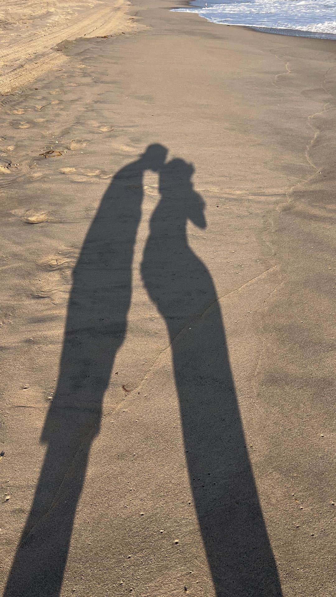 アシュリー・ワグナーのインスタグラム：「this summer I’ve been taking space for me, growing and celebrating a new life that I’m working towards and finding my way out of an old one. living in ambiguity has been really challenging, but it’s opening up a new sense of self that I’m so thankful to find ✨」