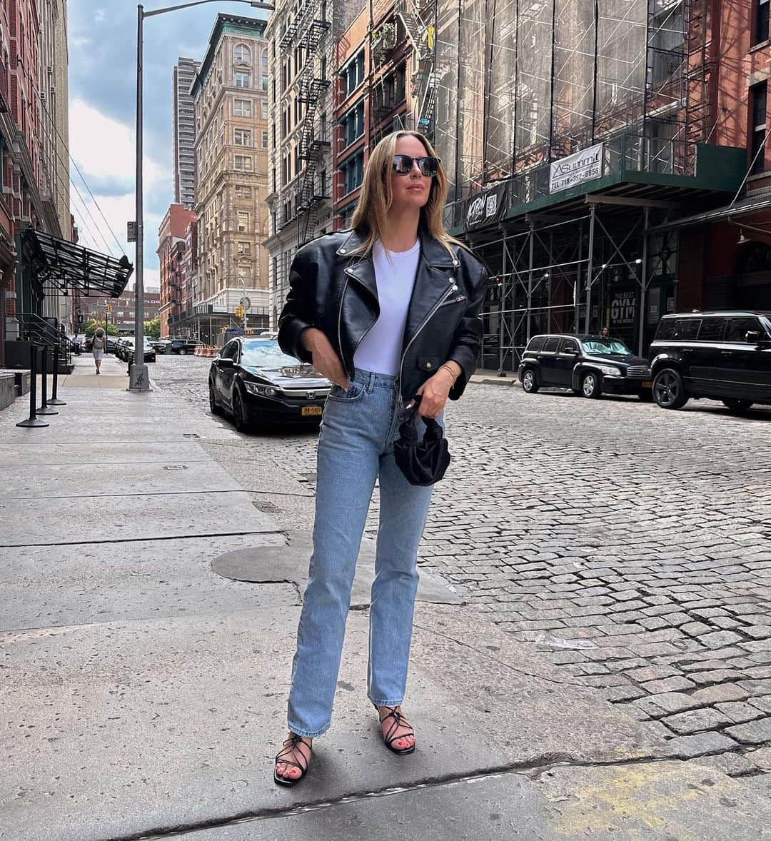 Helena Glazer Hodneさんのインスタグラム写真 - (Helena Glazer HodneInstagram)「D E N I M: an updated denim guide is now up on the blog (linked in my bio). Today, @shopbop launched their big denim campaign and I am rounding up my top favorites from their massive assortment. All details and sizing can be found in the post. #shopbopdenim #shopboppartner」8月22日 6時21分 - brooklynblonde1