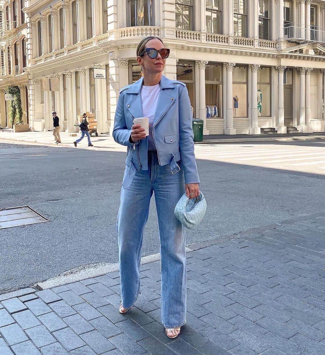 Helena Glazer Hodneさんのインスタグラム写真 - (Helena Glazer HodneInstagram)「D E N I M: an updated denim guide is now up on the blog (linked in my bio). Today, @shopbop launched their big denim campaign and I am rounding up my top favorites from their massive assortment. All details and sizing can be found in the post. #shopbopdenim #shopboppartner」8月22日 6時21分 - brooklynblonde1