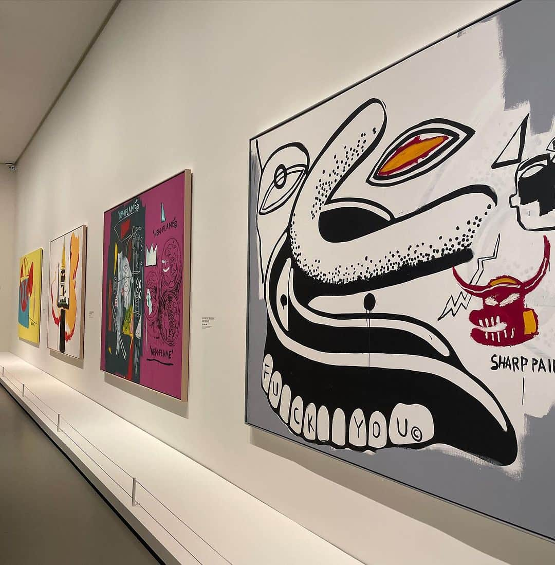 大森美希さんのインスタグラム写真 - (大森美希Instagram)「Basquiat x Warhol, À quatre mains, an exhibition at Fondation Louis Vuitton  パリ郊外、ブーローニュの森にあるルイ・ヴィトン財団の「バスキアxウォホール、4つの手」展にやっと行けました。  なかなか見応えがありました。  8月28日まで開催中です。  #basquiat #warhol #basquiatxwarhol #jeanmichelbasquiat #andywarhol #exhibition #fondationlouisvuitton #paris #exposition #artist #art #80s #80sart #newyork   #バスキア #ウォーホル #バスキアxウォーホル #ルイヴィトン財団美術館 #アーティスト #アート #現代アート #ポップアート #ニューヨーク #ジャンミシェルバスキア #アンディウォーホル #美術 #芸術」8月22日 6時45分 - mikiomori_