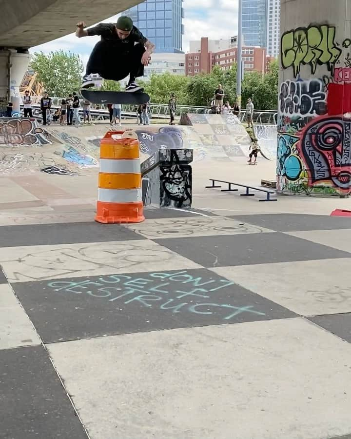 Vans Skateのインスタグラム：「Thank you New England for your beautiful brick spots & delicious lobster rolls. Shoutout to @orchardshop & @civilwesterly for the wicked hospitality. The Make Impact Tour continues at @njskateshop August 25th & 26th with a demo, cash for tricks, waffles & more!」