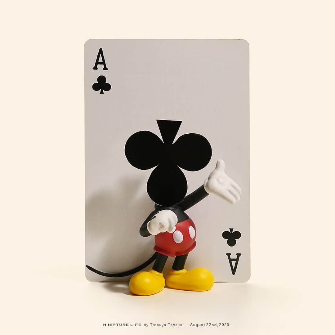 田中達也のインスタグラム：「⠀ “Ace of Disney” ⠀ ⠀ ディズニーのエース ⠀ ⠀ ─────────────────── 《EXHIBITION info》 ⠀ 【MINIATURE LIFE展 in 福岡・大野城】 MINIATURE LIFE EXHIBITION in Fukuoka until : Sep. 3, 2023 ⠀ 【MINIATURE LIFE展2 in 沖縄】 MINIATURE LIFE EXHIBITION 2 in Okinawa until : Sep. 3, 2023 ⠀ 【ミニチュアの視点で見る日本－田中 達也 展】 Japan from miniatures - Tatsuya Tanaka at Japan House São Paulo until : Oct. 8, 2023 ⠀ 【ミニチュアライフ 神戸エアポート】 MINIATURE LIFE × KOBE AIRPORT ⠀」