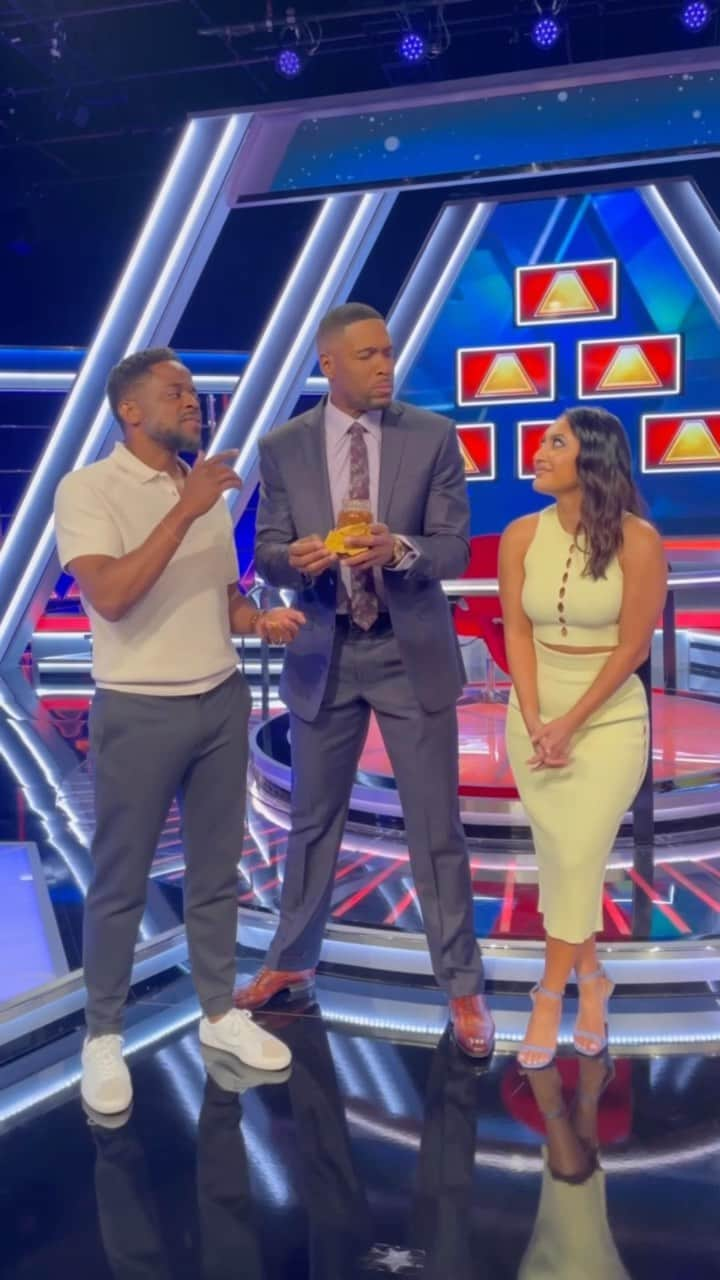 フランシア・ライサのインスタグラム：「One thing I learned on $100k Pyramid is Michael doesn’t share- especially not my salsa. 😂 #sharethesalsa #certifiedsalsadealer  #nobeefjustsalsa 🌶️」