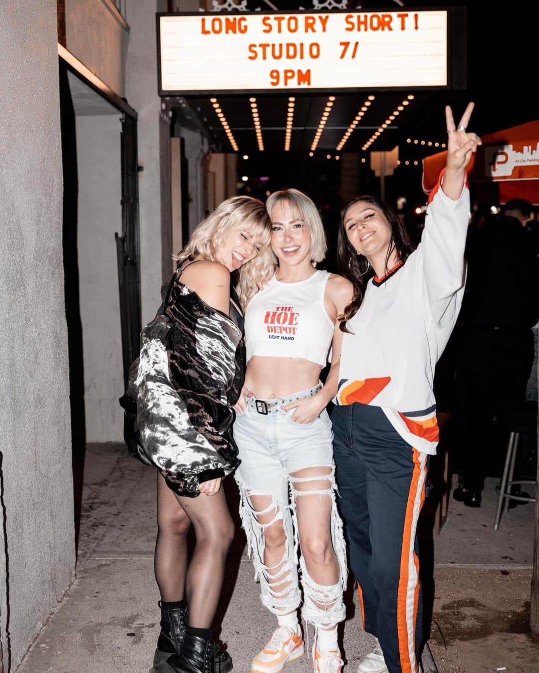 Carter Cruiseのインスタグラム：「might have gotten a little crazy @longstoryshortparty   💇🏼‍♀️ @tre_kay  📸: @neubauer_media」