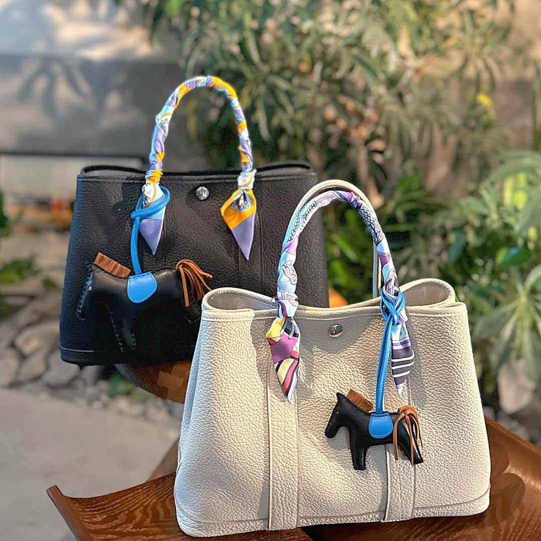 サキ吉さんのインスタグラム写真 - (サキ吉Instagram)「ガーデンパーティ合わせ👜🍊 チャームも大小でおそろ🐴💓💓💓 ･  いっぱい入るからなんだかんだGPが1番よく使う🤣❤️ 使い勝手◎✨️ ． ． ．  #hermeslover  #hermesaddict  #gardenparty  #gardenparty30  #ガーデンパーティー  #ガーデンパーティーtpm  #ガーデンパーティー30 #エルメス好きな人と繋がりたい #🍊」8月22日 7時35分 - sakikichi1201