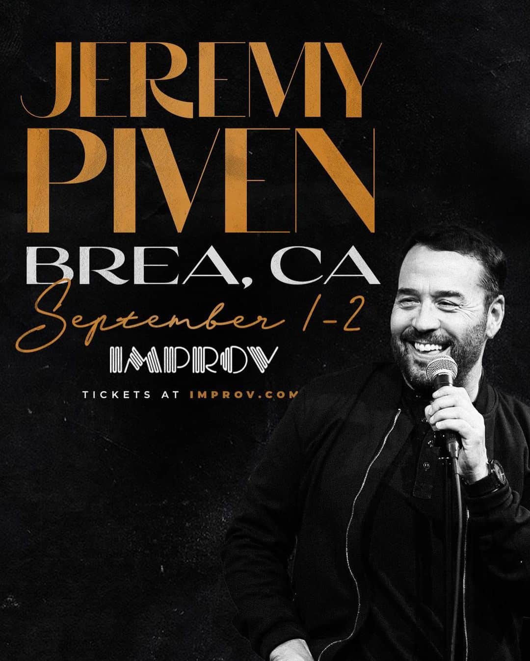 ジェレミー・ピヴェンのインスタグラム：「Summer ain’t over! I’ll meet you guys at @breaimprov for Laugh for Labor Day hang. Jeremy-piven.com for tix … thanks for the snap @haileymagoon」