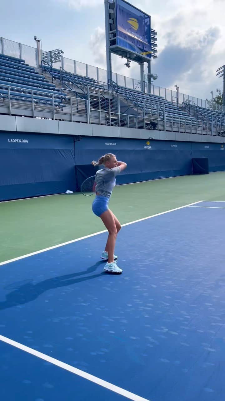 のインスタグラム：「Hitting the 🎾 with new yonex racket “Percept” 💪🏼 @yonex_tennis」