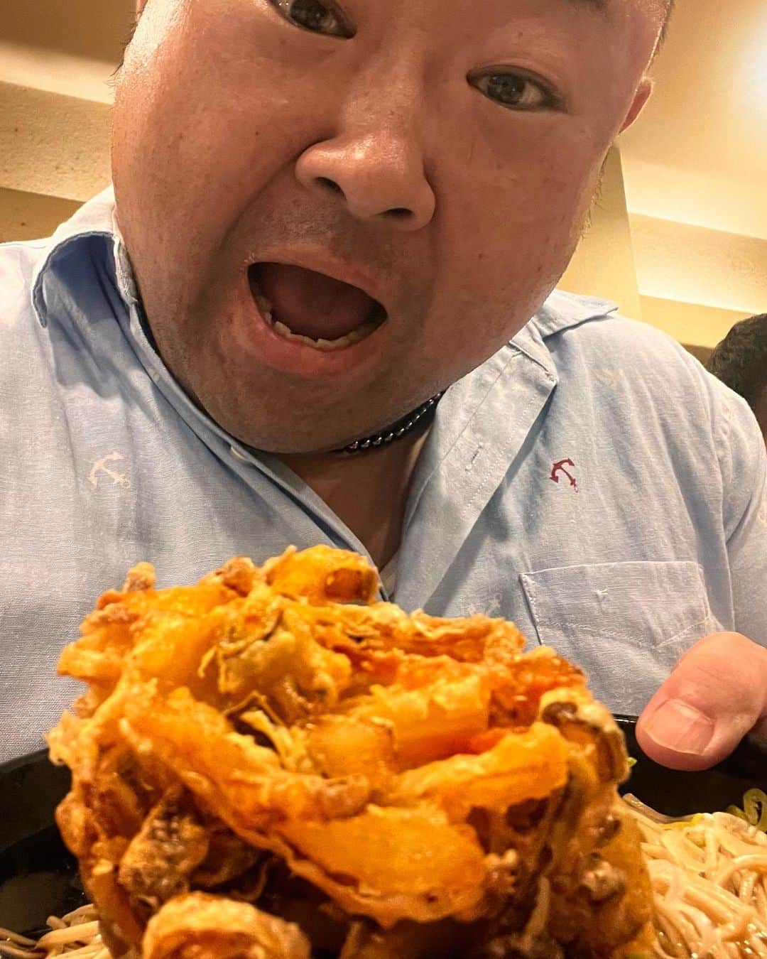 脇知弘のインスタグラム：「この間の凄い量の天丼を食べてからしばらくは揚げ物は食べたくない‼️と思ってから2、3日後😅  気づいたら揚げ物食べてました🤣🤣🤣  #脇知弘#天丼#揚げ物#食べたくない#気づいたら#食べてる#欲してる」
