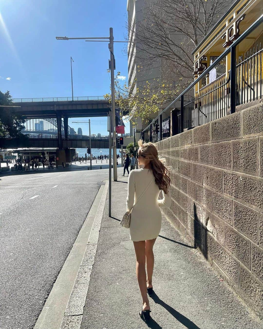 marinさんのインスタグラム写真 - (marinInstagram)「太陽の下を歩くと自然と 気分が晴れるの👼🇦🇺☀️ 不思議な力が太陽にはあるょね🥺✨ だからみんなも落ち込む事が起きたら 散歩してみてね🐶😌🤗🫶 環境や場所、空気感って ほんとに大事なんだよ🩷🩷🩷🫷」8月22日 14時00分 - maririn__78